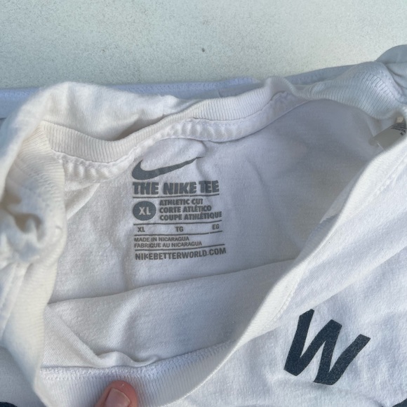 white nike tee - Picture 3 of 3